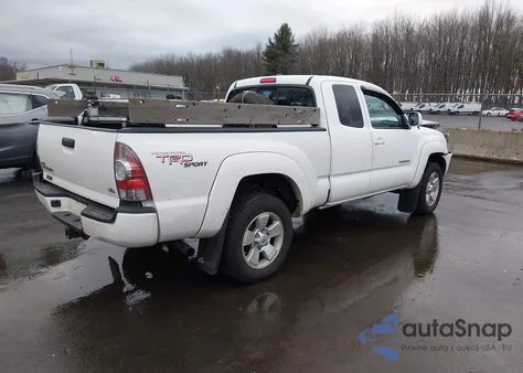 2011 Toyota Tacoma Base V6 z USA, uszkodzony, nr VIN 5TFUU4EN4BX002880